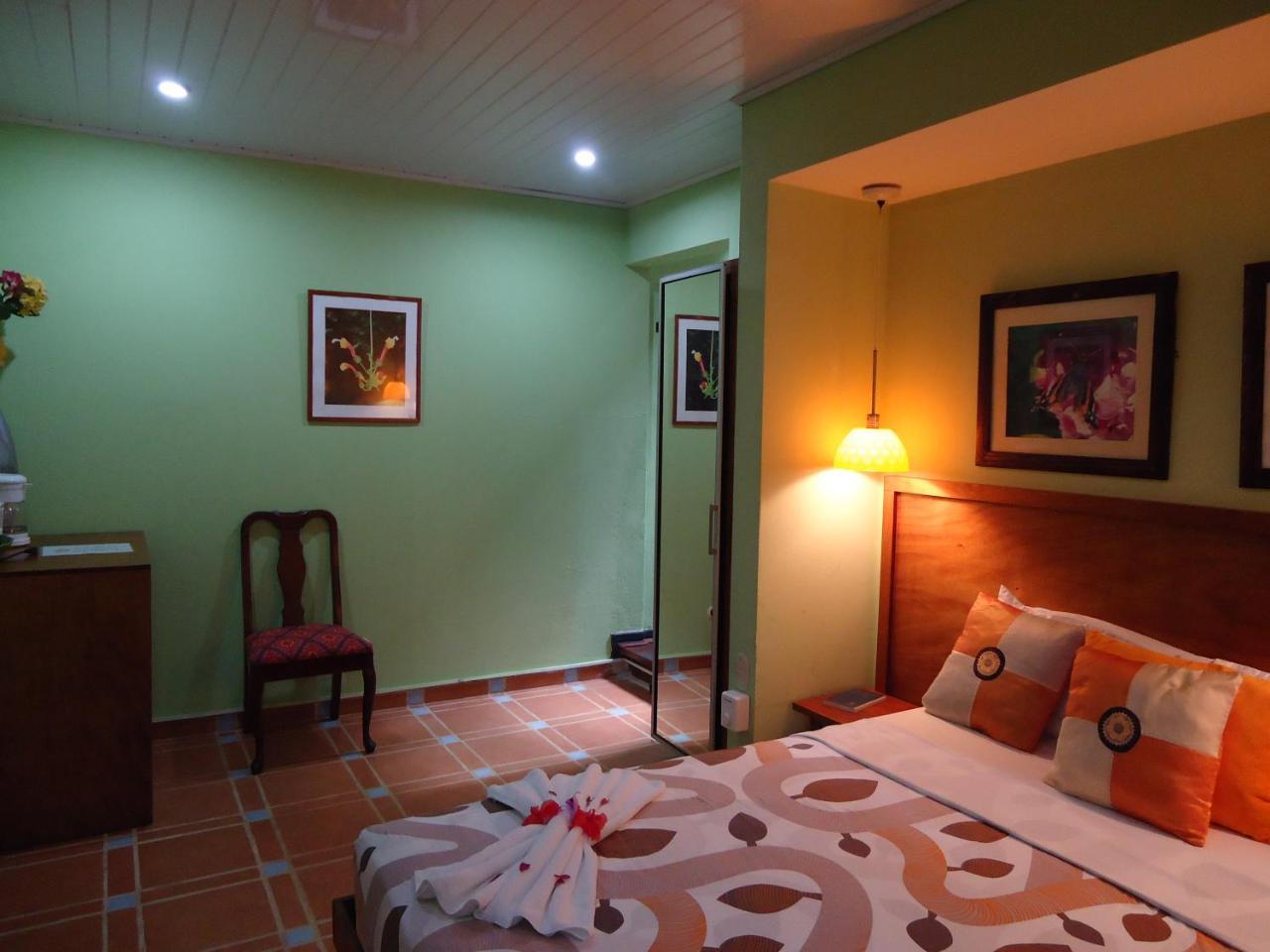 Hotel Mandarina Quepos Exterior photo